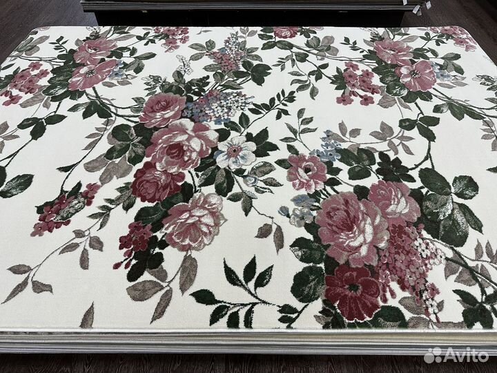 Ковер новый, цветы 2х3м