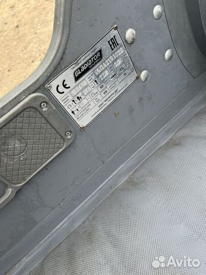 Лодка Gladiator 380 sport