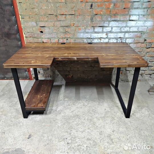 Компьютерный стол в стиле лофт