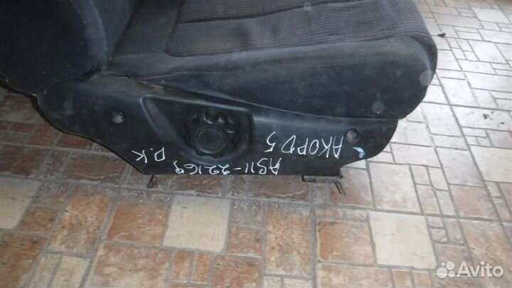 Сиденье переднее правое Honda Accord V 1993-1998