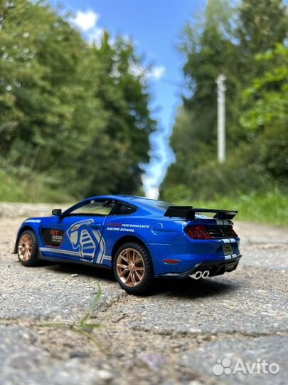 Модель машинки Ford Mustang Shelby GT 500