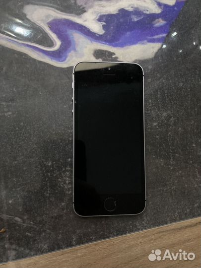 iPhone SE, 32 ГБ