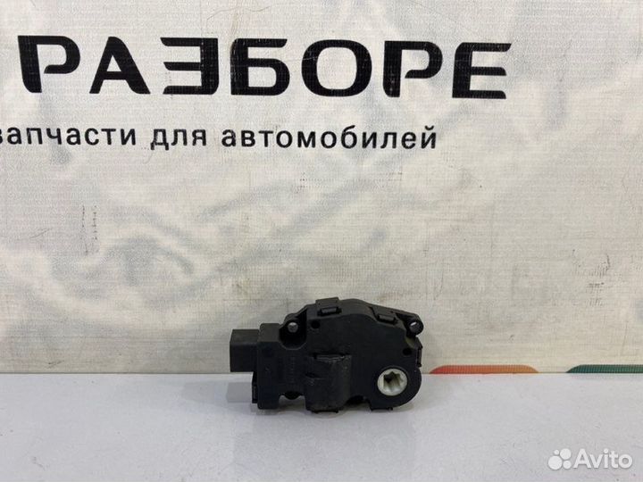 Сервопривод заслонки отопителя правый