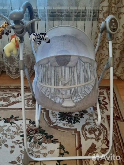 Качели и кроватка и комбинзон