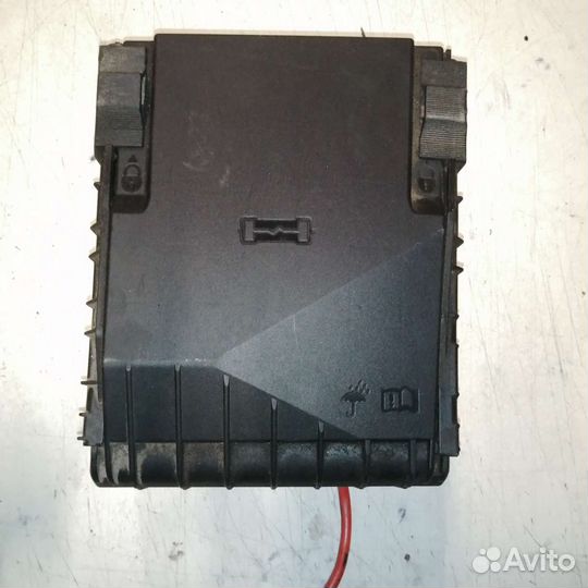 Блок предохранителя Volkswagen Caddy 3