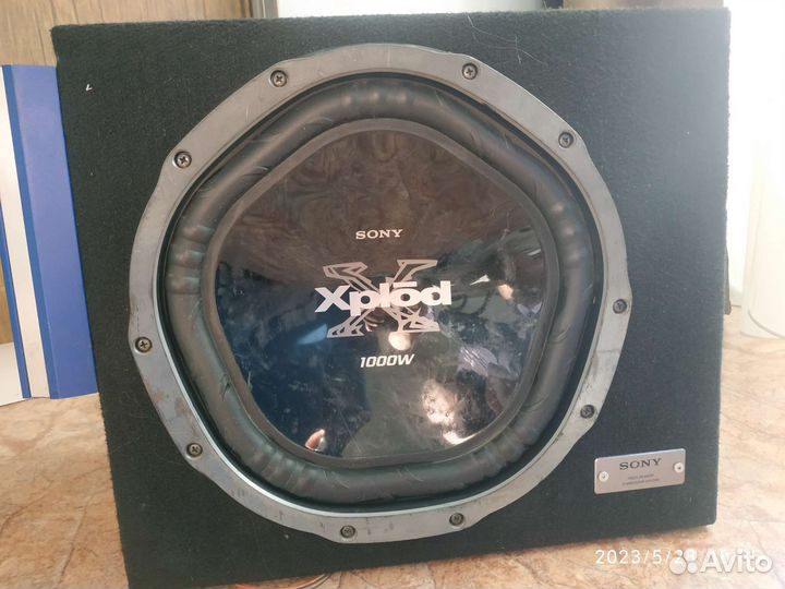 Сабвуфер и усилитель в автомобиль