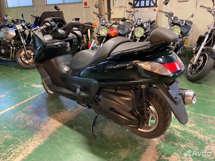 Максискутер Yamaha Majesty 400