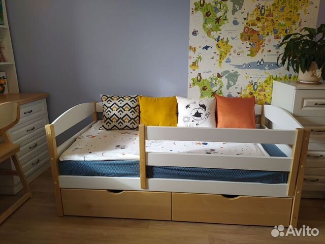 Кроватка детская с ящиками и бортиком