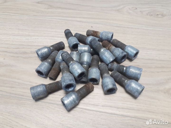 Болт колесный комплект Skoda Octavia A5