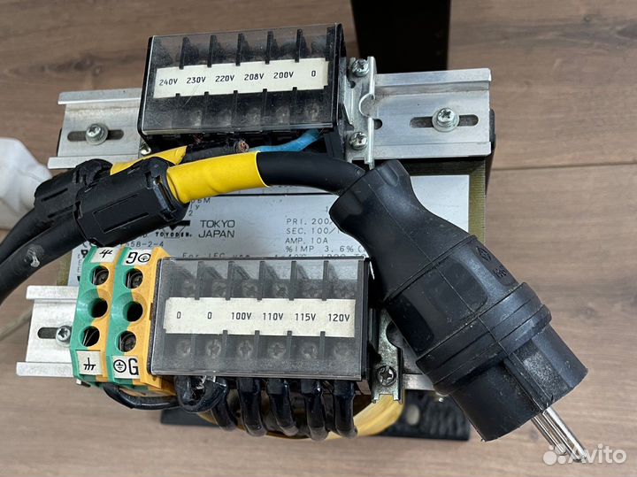 Понижающий трансформатор toyozumi 1,2 кВт