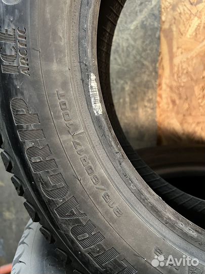 Goodyear Ultragrip Ice Arctic 215/60 R17