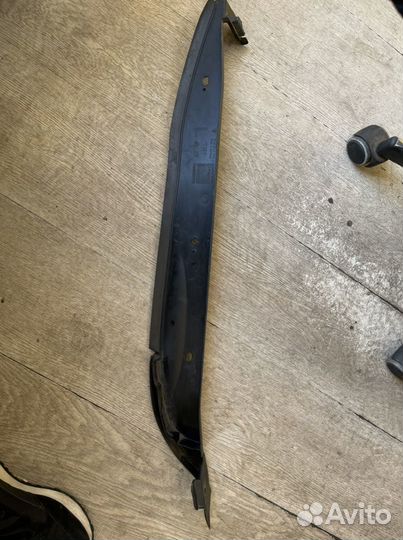 95b854777 пыльник переднего крыла левого porsche m