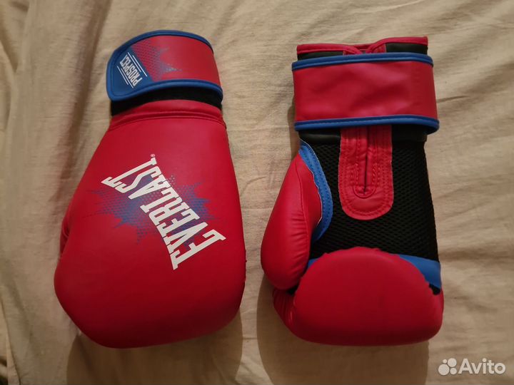 Боксерские перчатки и шлем детские