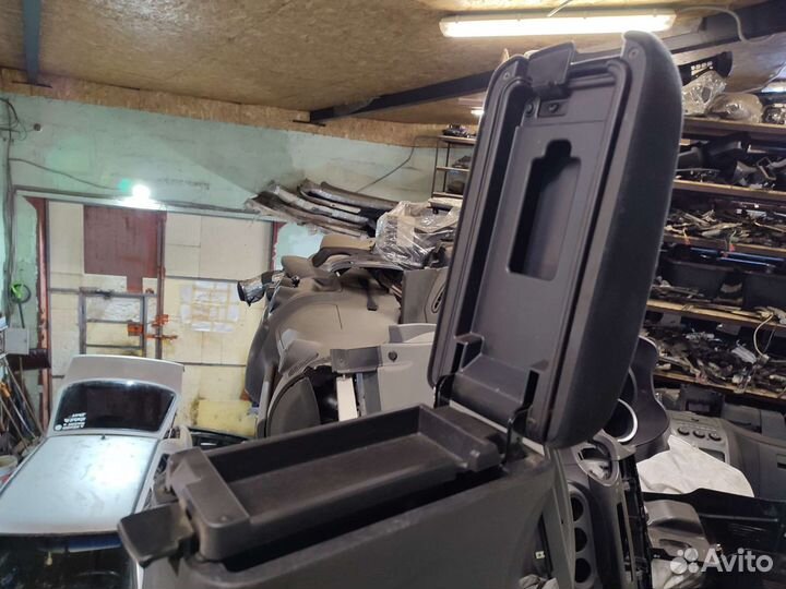 Подлокотник Mitsubishi Outlander XL, Peugeot 4007