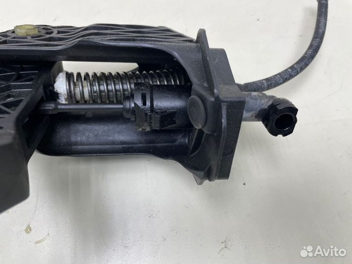 Педаль сцепления Volkswagen Polo cfna (1600CC