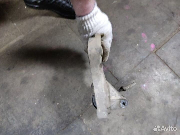 Кронштейн генератора Nissan Almera Classic