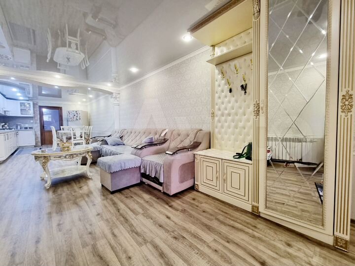 Дом 271,6 м² на участке 5,6 сот.