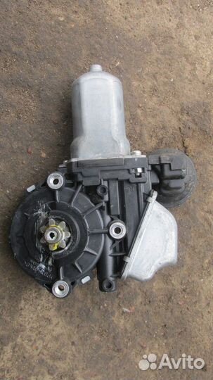 Моторчик стеклоподъемника задний правый