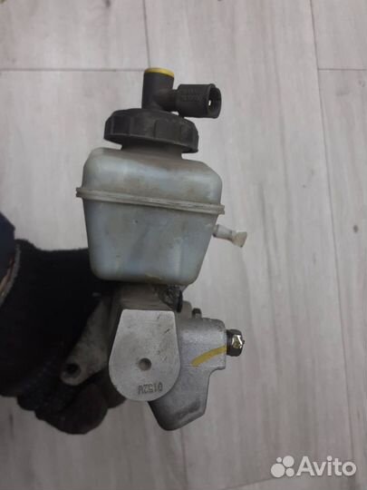 Цилиндр тормозной главный Renault Duster