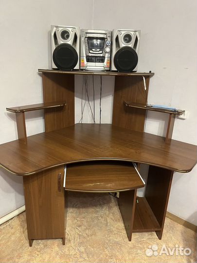 Компьютерный стол