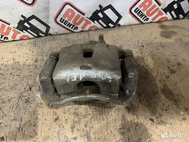 Суппорт передний левый правый Hyundai i30 2014