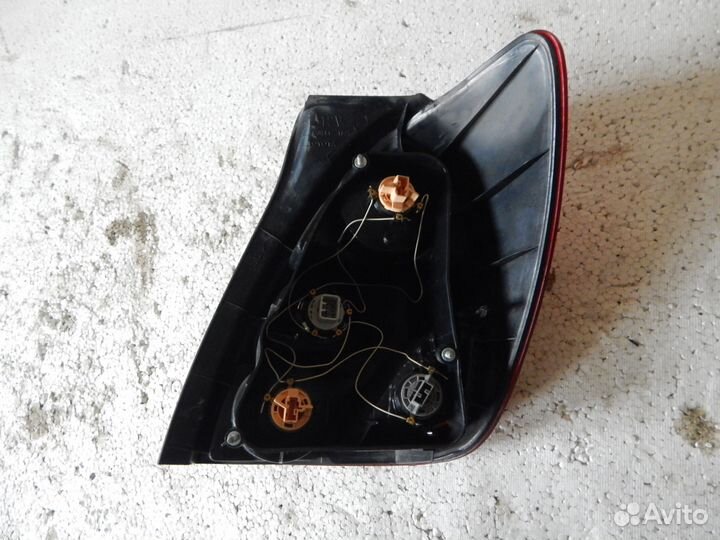 Фонарь задний левый б/у для Toyota Spacio ZE121 То
