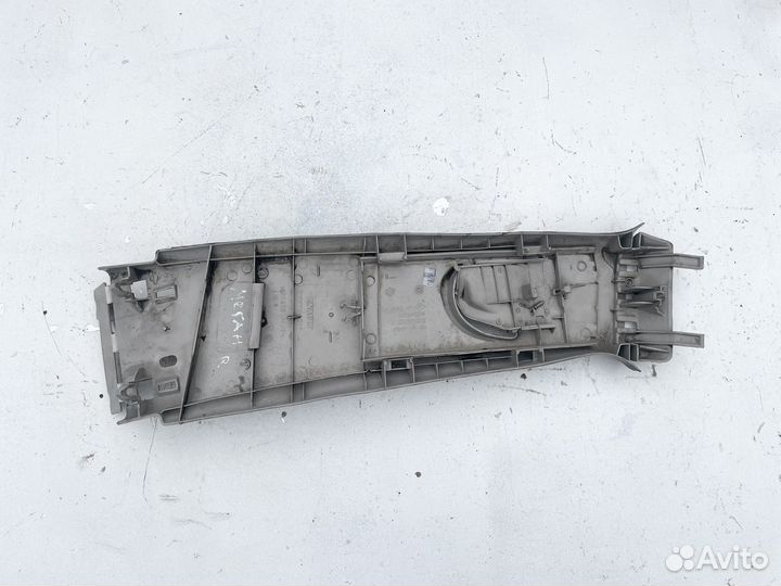 Обшивка средней стойки правая Renault Megan 2