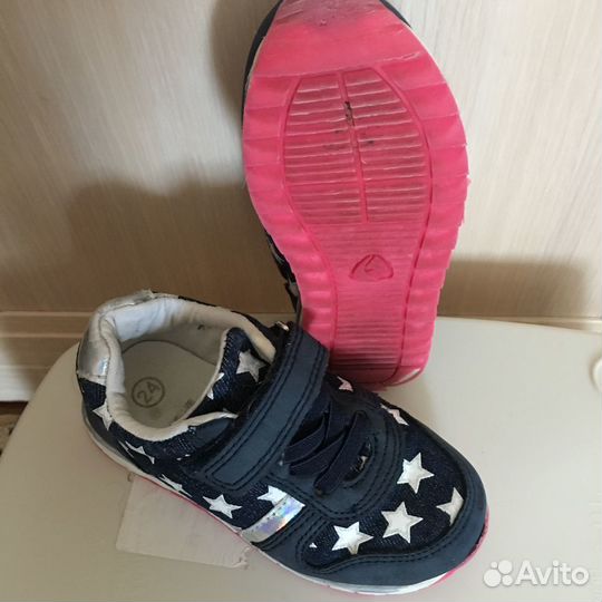 Продам кроссовки детские