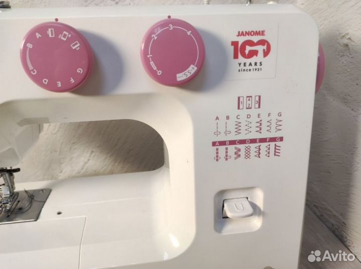 Швейная машина Janome 311PG, белый/розовый