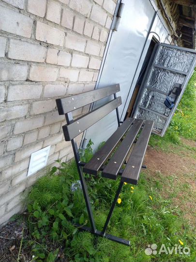 Скамейка уличная на кладбище