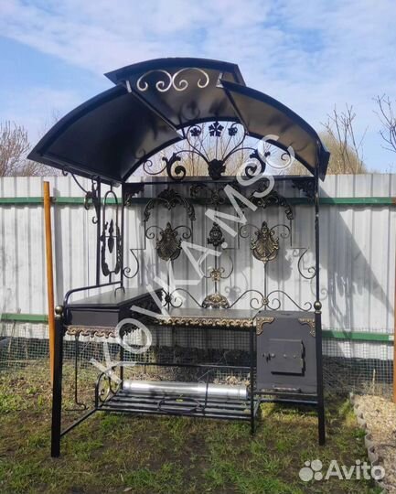 Мангал с крышей