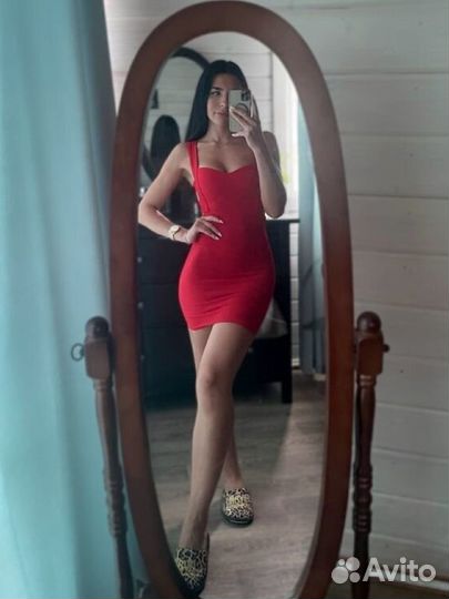 Бандажное платье 42