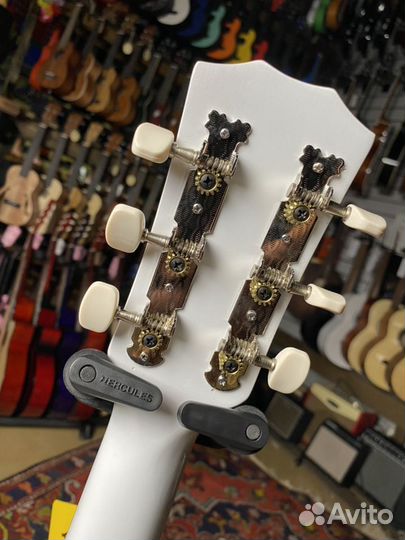 Акустическая гитара