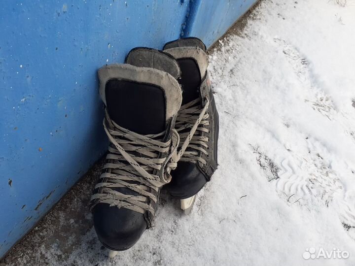 Коньки хоккейные