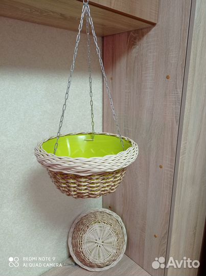 Подвесное кашпо из ротанга