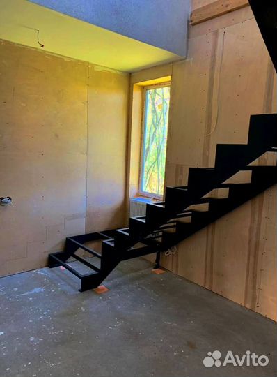 Металлокаркас для лестницы 