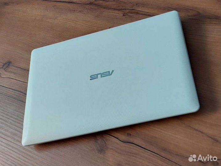 Мини-ноутбук Asus