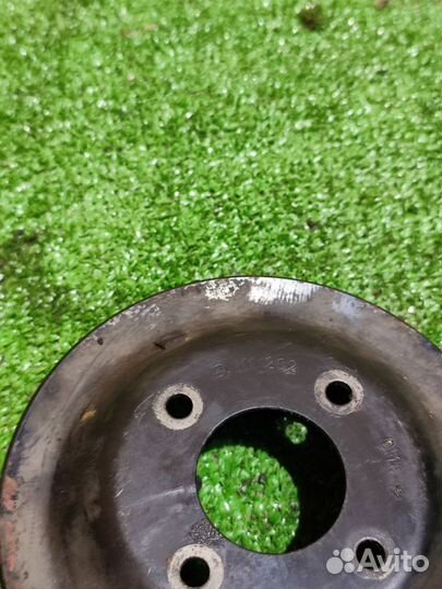 Шкиф помпы Mercedes m111