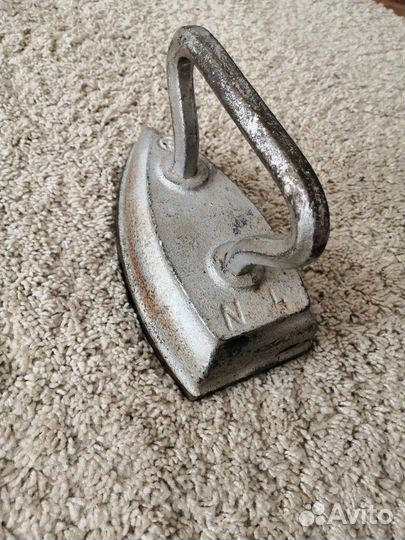 Старинный утюг литой №4