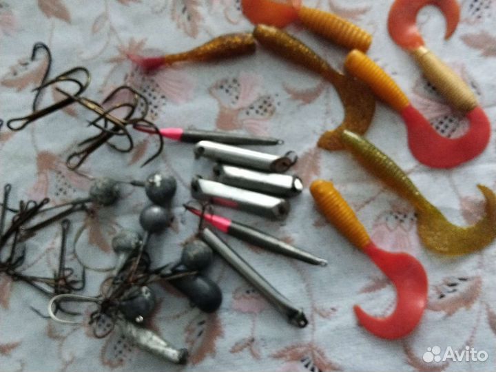 Рыбалоаные крючки и приманки