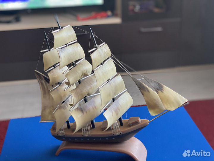 Модель корабля парусник