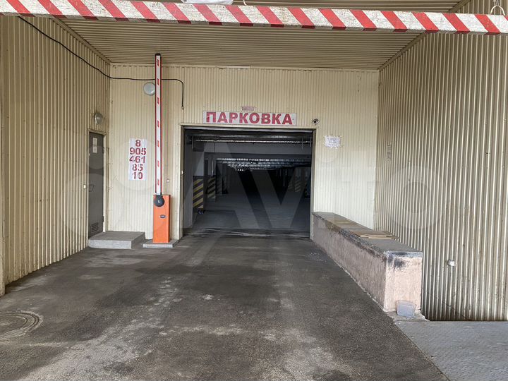 Машиноместо, > 30 м²