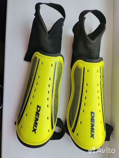 Щитки футбольные