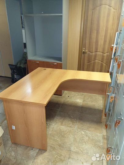 Угловой офисный стол 120*130*76см бу