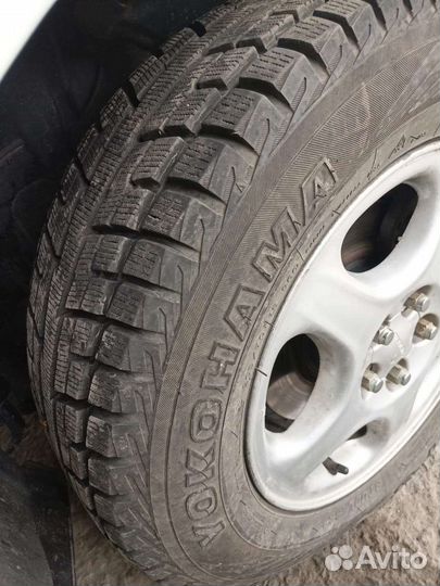 R15 Yokohama 104ZR 205/70, PCD 5x100 DIA 56.1