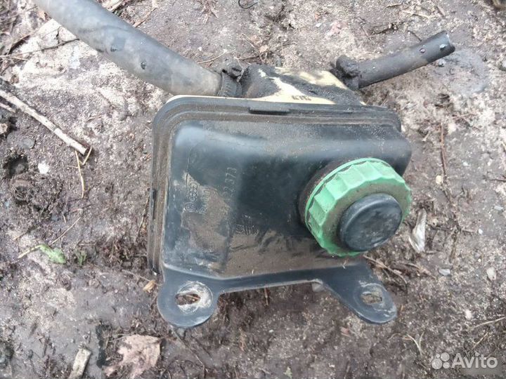 Бачок гур Audi 80