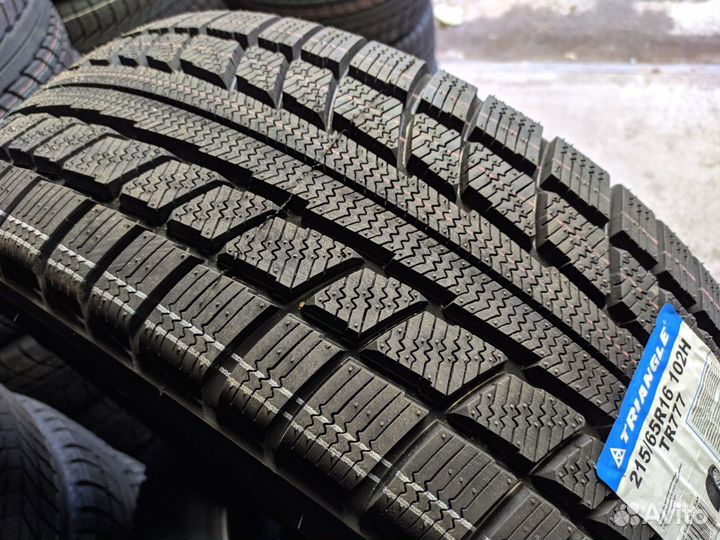 Triangle TR777 215/65 R16 102H