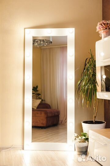 Зеркало гримернон с лампочками