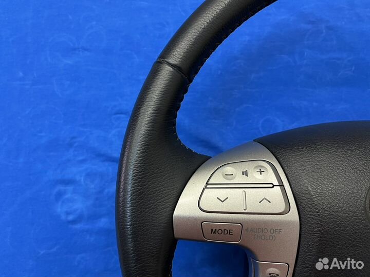 Оригинальный кожаный руль Toyota Highlander 40