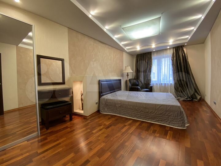 3-к. квартира, 100 м², 2/5 эт.